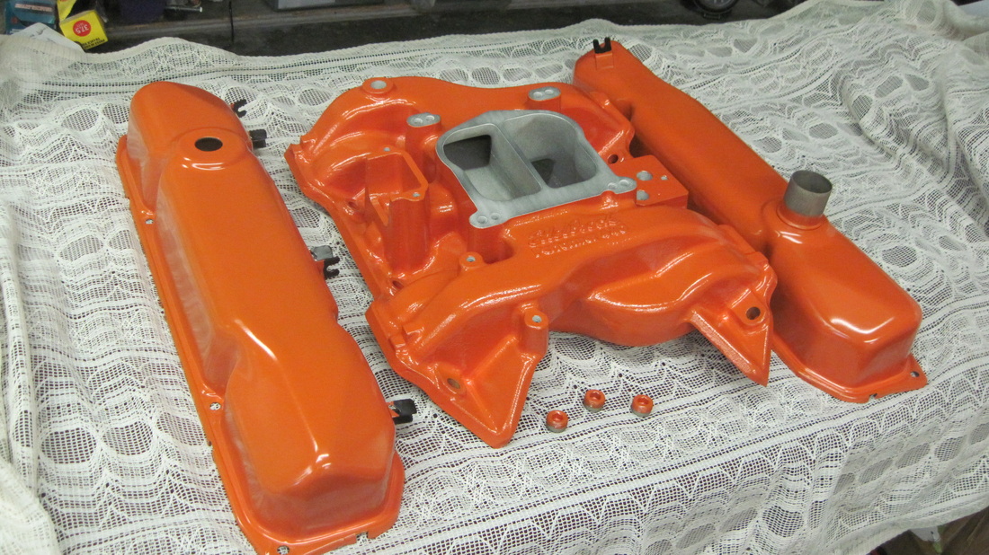 Big block Mopar intake manifold and factory valve covers in Hemi Orange