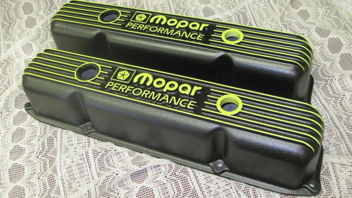 Big block Mopar Performance valve covers in Wetstone Black and Psycho Yellow over China Mint